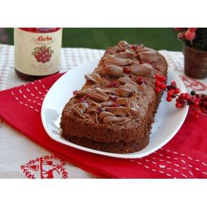 Кабачково-ореховый шоколадный кекс с брусничным соусом