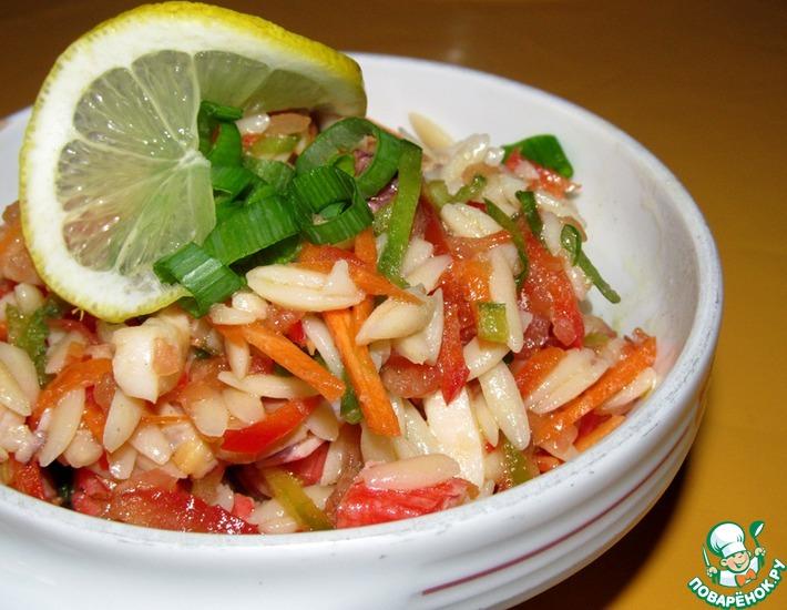 Рецепт: Салат из морепродуктов с овощами и лапшой орзо