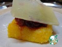 Тартинки из поленты с брусничным соусом и сыром ингредиенты