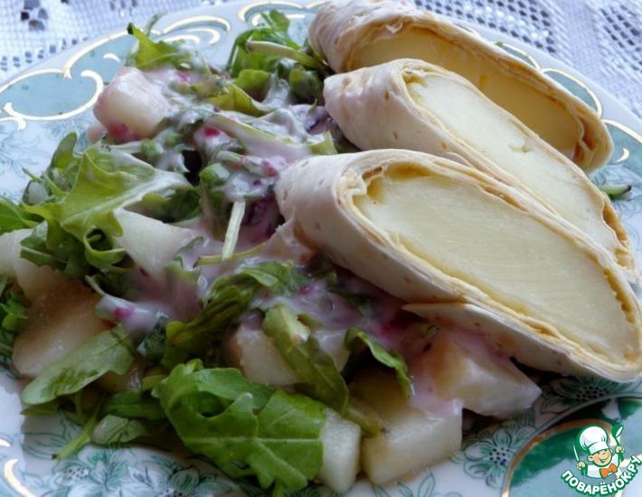Рецепт: Сырный ролл на салатной подушке