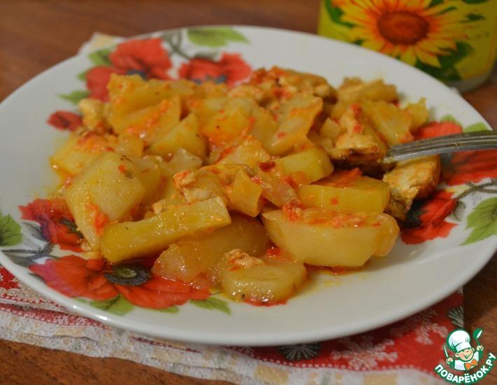 Рецепт: Картофель с куриным филе и аджикой