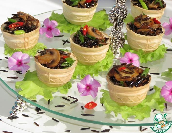 Рецепт: Вафельные корзиночки с диким рисом и грибами