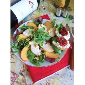 Салат с курицей и персиками в итальянском стиле
