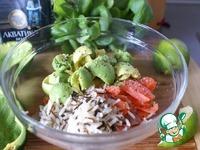 Салат с диким рисом, авокадо и красной рыбой ингредиенты