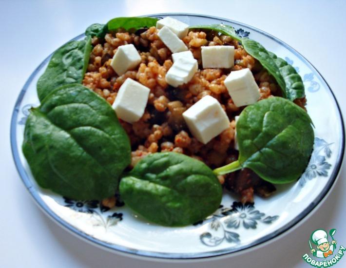 Рецепт: Салат из пшеницы и баклажанов с фетой и шпинатом