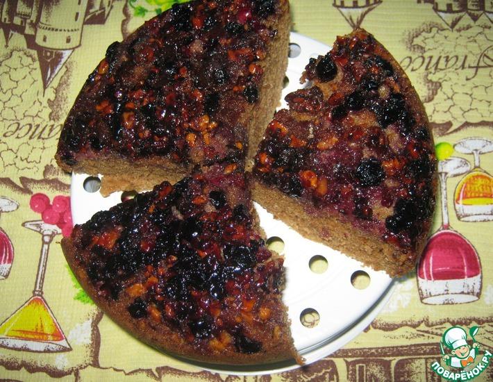 Рецепт: Пирог с ягодой и орехами в мультиварке