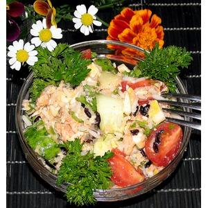 Рисовый салат с лососем