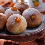 Мини-пончики с абрикосовым конфитюром