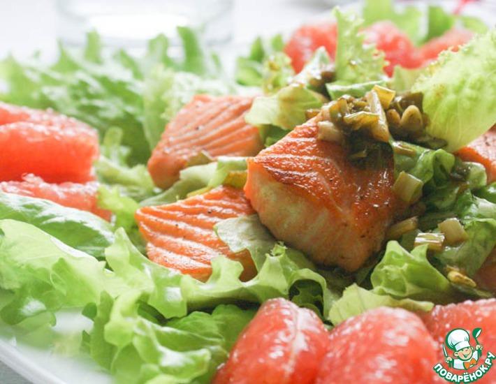 Рецепт: Лососевый салат с заправкой из зеленого лука