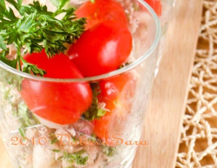 Рецепт: Салат с тунцом, фасолью и помидорами