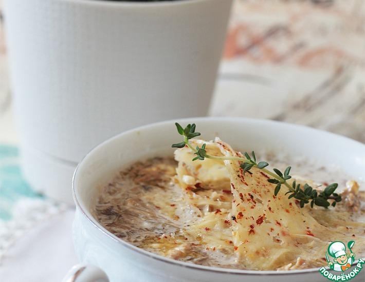 Рецепт: Грибной суп с трюфельным маслом и пармезановыми чипсами