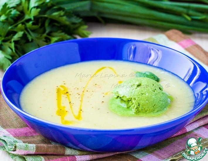 Рецепт: Овощной крем-суп с мороженым из шпината и сметаны