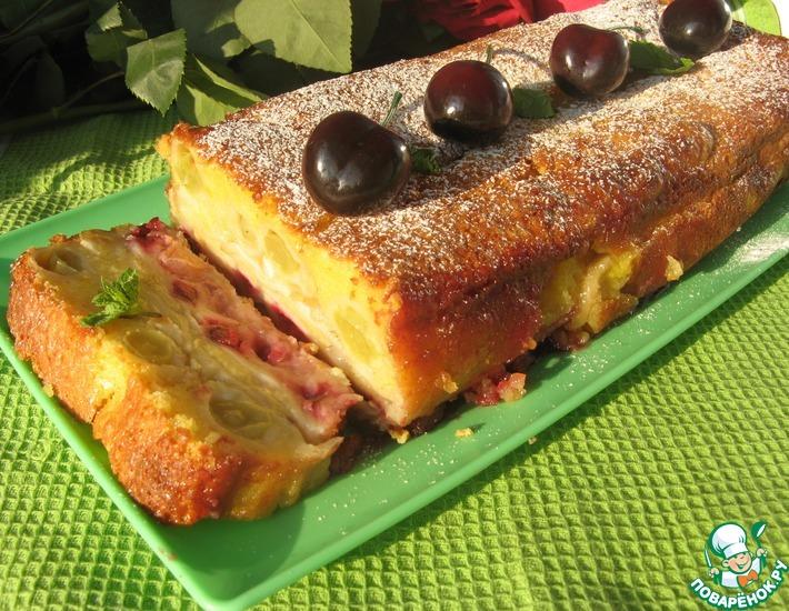 Рецепт: Сочный фруктово-ягодный пирог в сметанной заливке