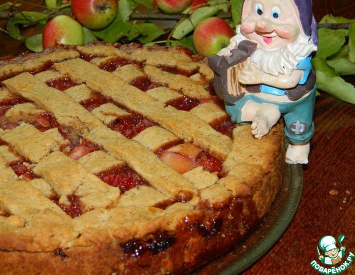 Рецепт: Пирог с яблоками и клубникой