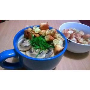 Картофельно-грибной крем-суп с гренками