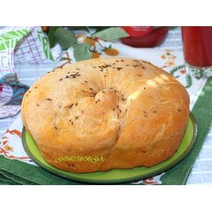 Томатный хлеб с сыром и тмином
