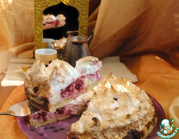 Рецепт: Песочный пирог с творогом и вишней под меренговыми облаками