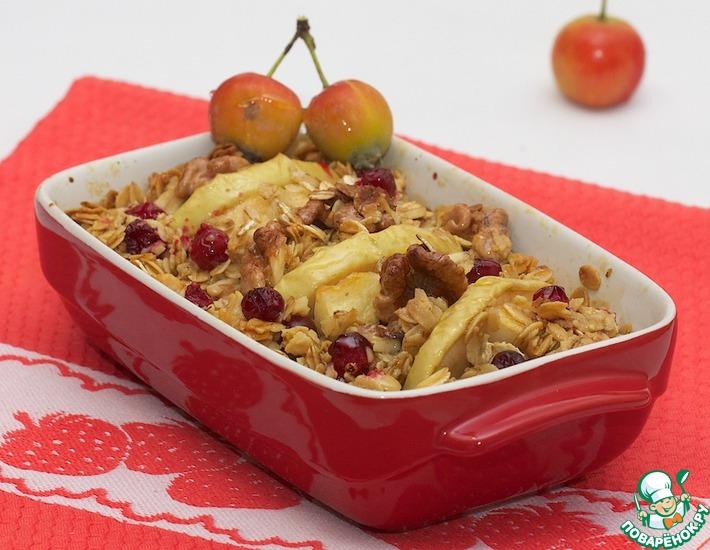 Рецепт: Овсянка с яблоками, клюквой и грецкими орехами