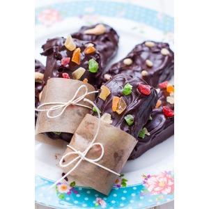 Шоколадно-вафельные конфеты с черносмородиновым желе