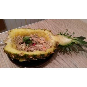 Рис по-тайски в ананасе