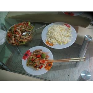 Свинина на китайский мотив с рисом и яйцом