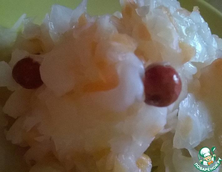 Рецепт: Квашеная капуста с можжевеловыми ягодами