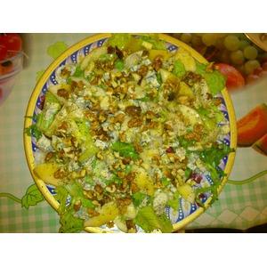 Салат с голубым сыром и грушей