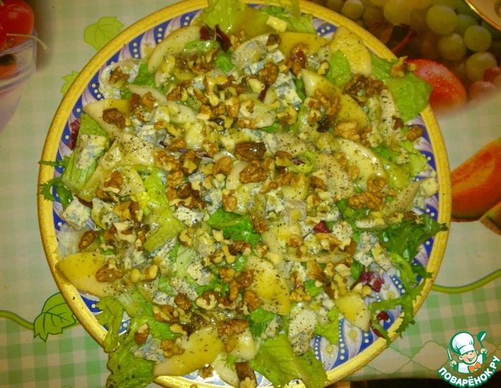 Рецепт: Салат с голубым сыром и грушей