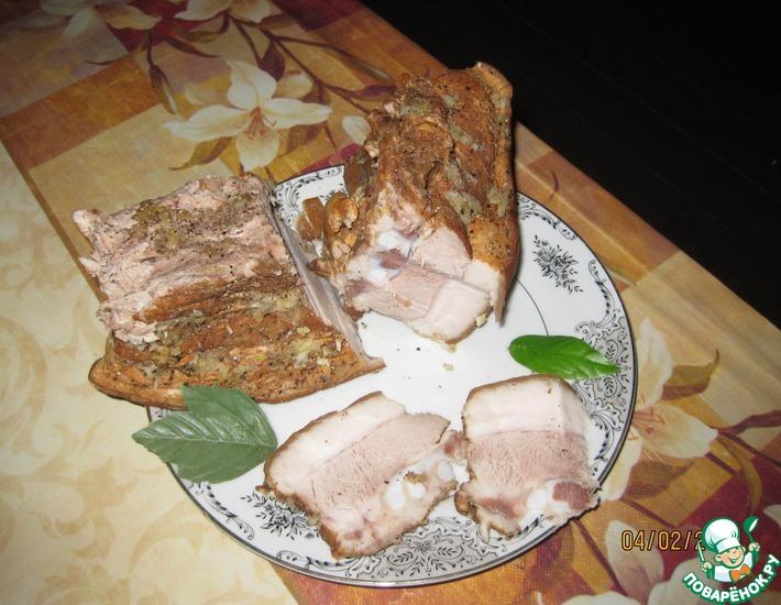 Рецепт: Свиная грудинка на луковой шелухе