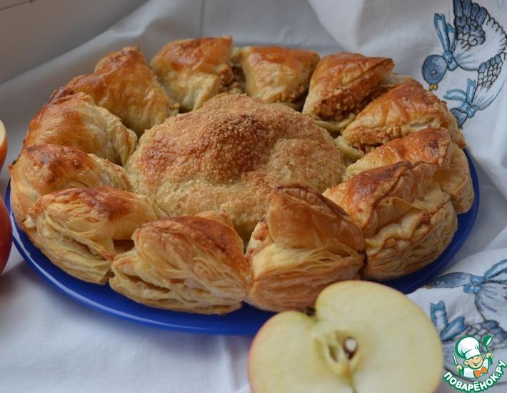 Рецепт: Слойка с яблоками и орехами