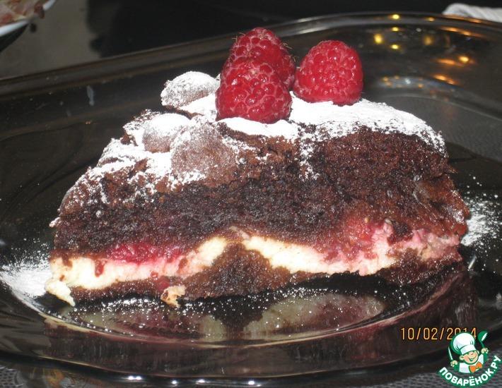 Рецепт: Шоколадный пирог с малиной и сливочным сыром