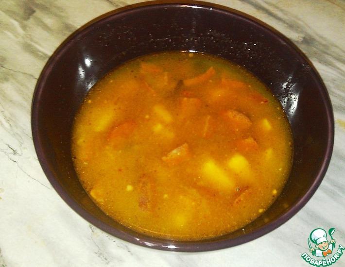 Рецепт: Пикантный суп с фасолью и копчеными колбасками