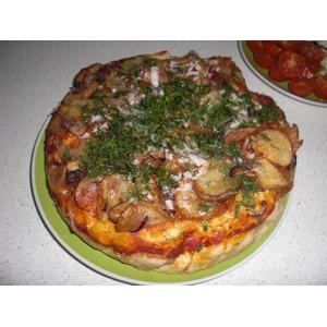 Толстая пицца с картошкой и луком