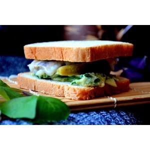 Сэндвич с сельдью и шпинатовым омлетом
