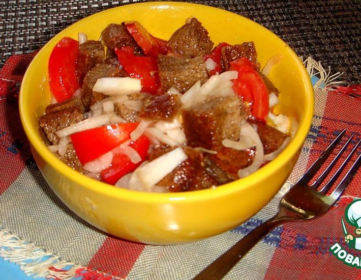 Рецепт: Салат из ржаного хлеба с помидорами