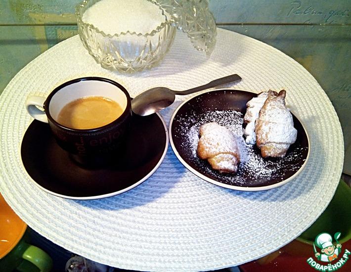 Рецепт: Хрустящие рогалики со сгущенкой к чаю и кофе