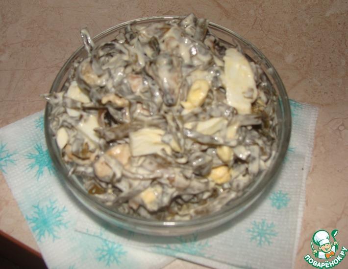 Рецепт: Салат из морской капусты с мидиями