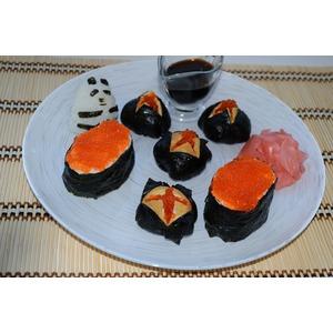 Дзакуро-дзуси и гункан суши