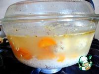 Еврейский суп с куриными клецками, рисом и яйцом ингредиенты