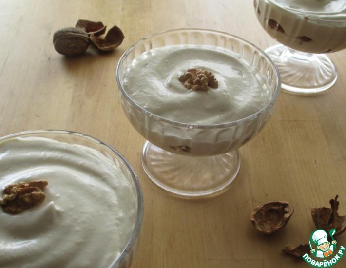 Рецепт: Сливочный десерт с орехами, кофе и маскарпоне