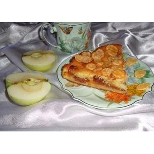 Сметанный пирог с начинкой из карамелизованных яблок