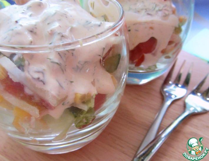 Рецепт: Летний салат с тунцом + заправка-соус с нотками базилика