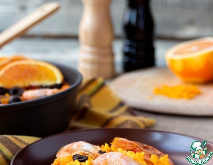 Рецепт: Паэлья с беконом, креветками и красным апельсином