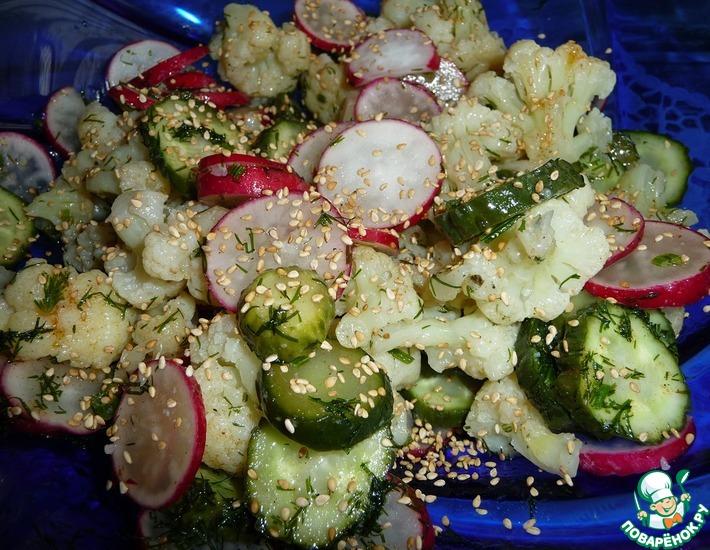 Рецепт: Салат с цветной капустой и редисом