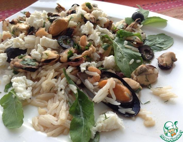 Рецепт: Теплый салат с рисом и морским коктейлем