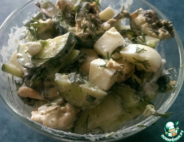Рецепт: Салат с мидиями и огурцом