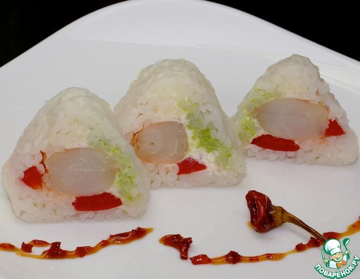 Рецепт: Ролл с креветкой, декорированный жареной рисовой бумагой