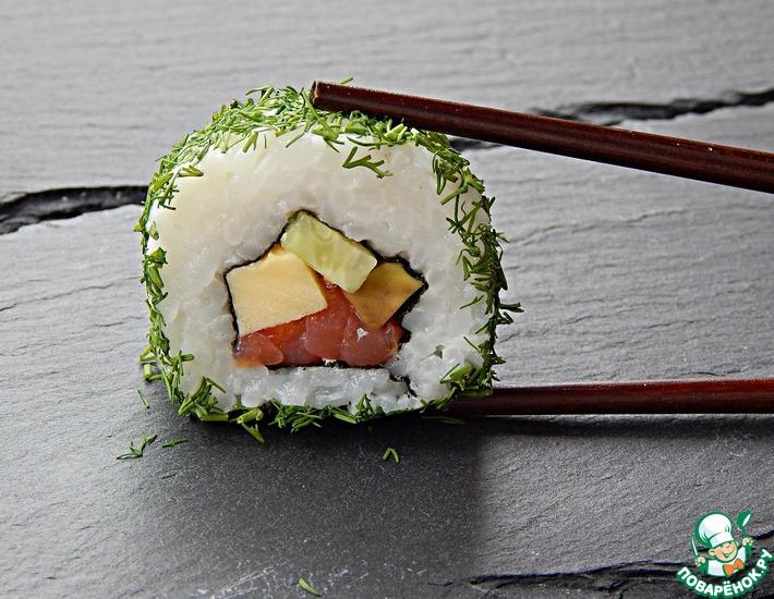 Рецепт: Роллы маки-суши с семгой и омлетом