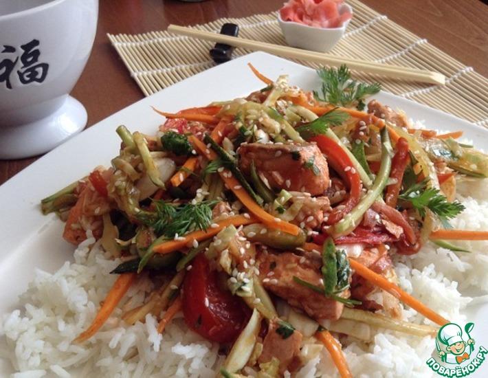 Рецепт: Теплый салат с рыбой, овощами и рисом