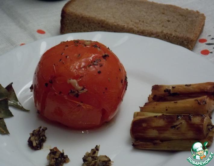 Рецепт: Запеченный помидор с луком-пореем